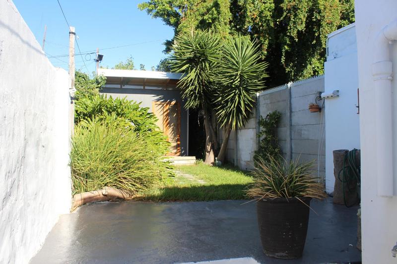 To Let 2 Bedroom Property for Rent in Woodstock Western Cape